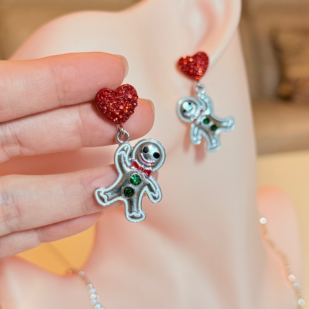 ⚜️ Silver Gingerbread Man Earrings with Red Hearts - Picture 7 of 9